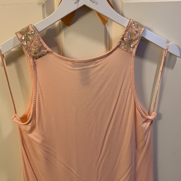 Light pink sleeveless top w/ sequins and ruffles - Picture 3 of 4